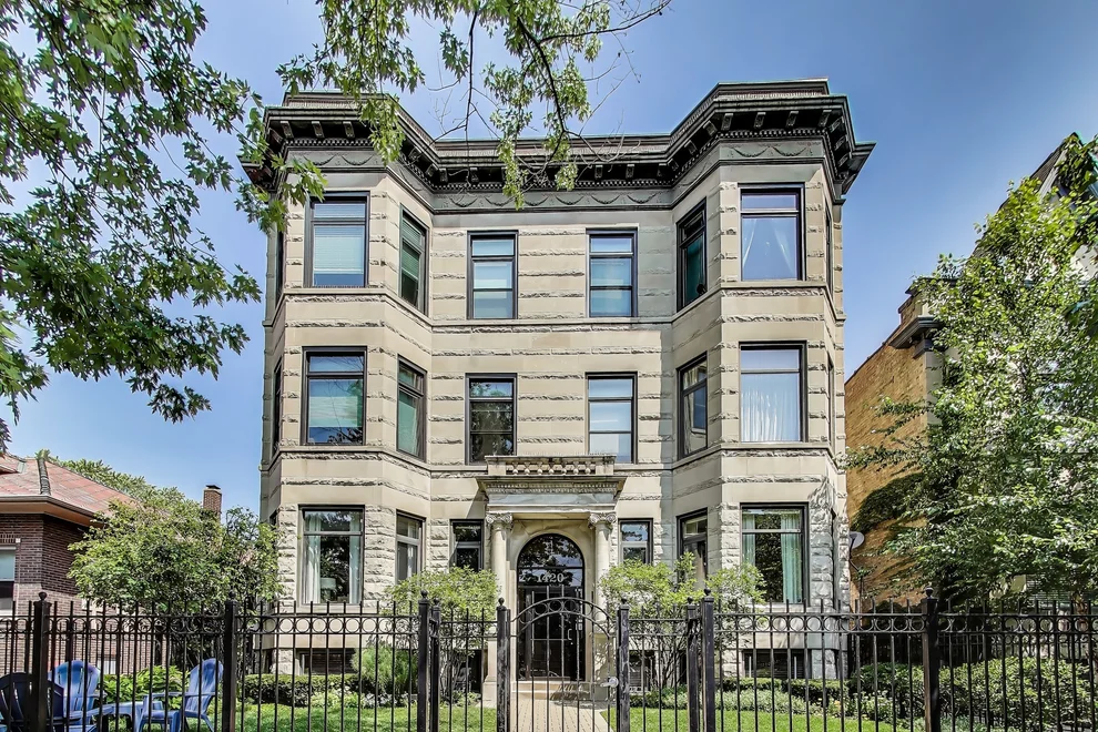 Unit for sale at 1420 W Belle Plaine Avenue, Chicago, IL 60613