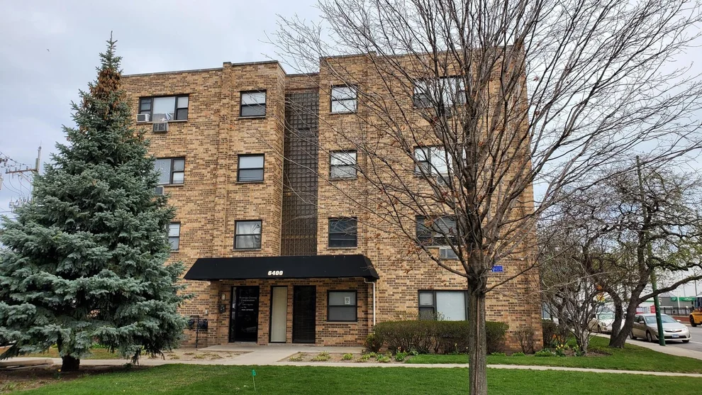 Unit for sale at 6400 N Ridge Boulevard, Chicago, IL 60626