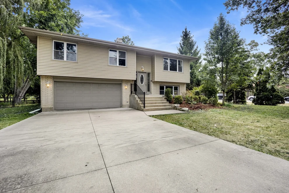 Unit for sale at 1S705 Eisenhower Road, Oakbrook Terrace, IL 60181