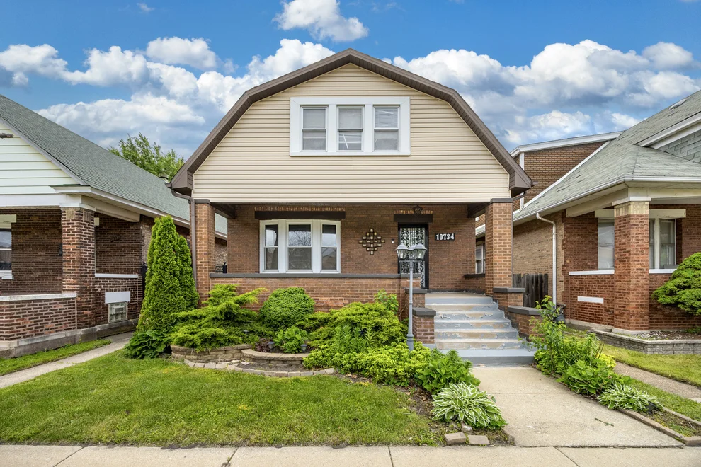 Unit for sale at 10734 S Avenue F, Chicago, IL 60617