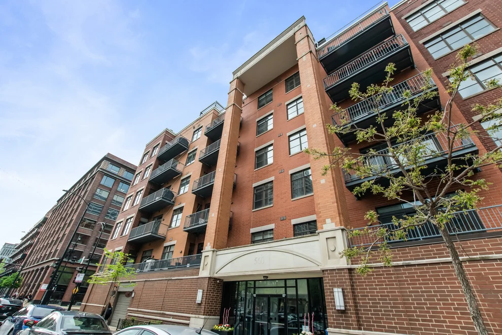 Unit for sale at 560 W FULTON Street, Chicago, IL 60661