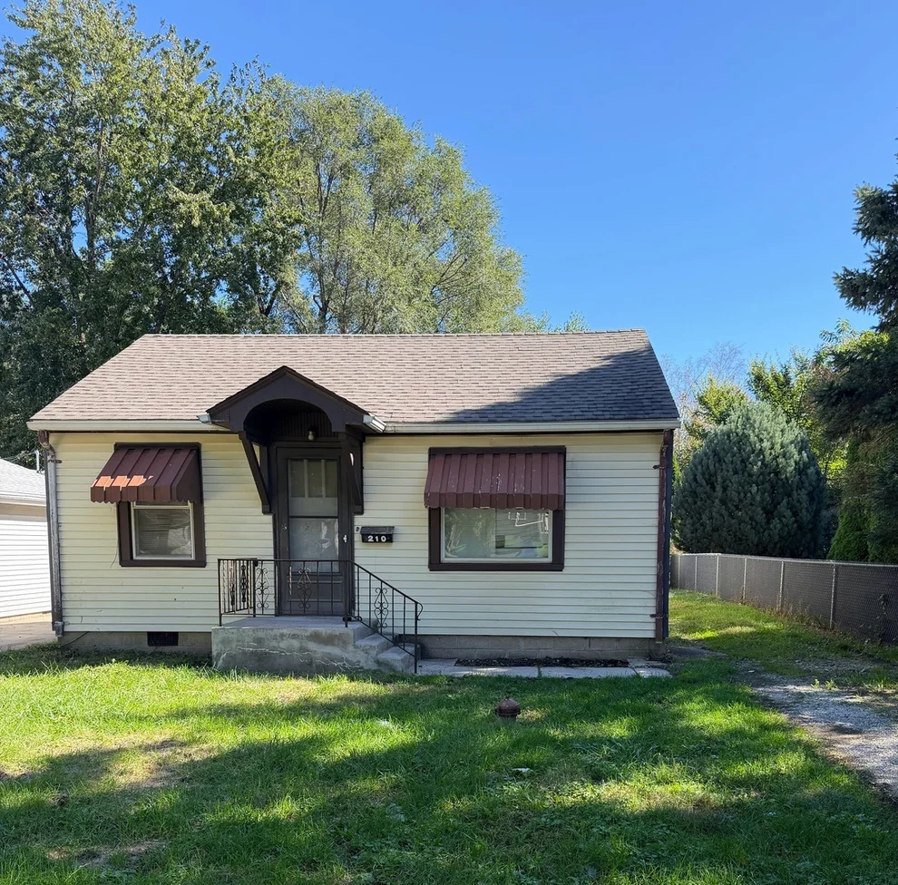 Unit for sale at 210 Independence Avenue, Joliet, IL 60433