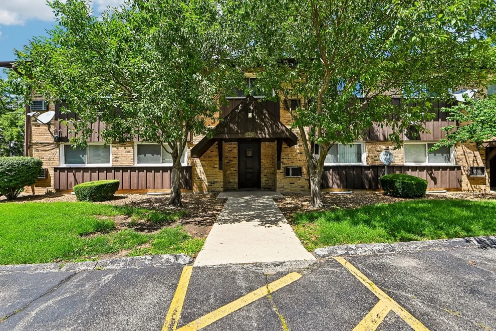 Unit for sale at 2220 Arbor Circle, Downers Grove, IL 60515