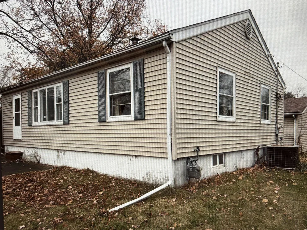 Unit for sale at 801 E Mckinley Street, Pontiac, IL 61764