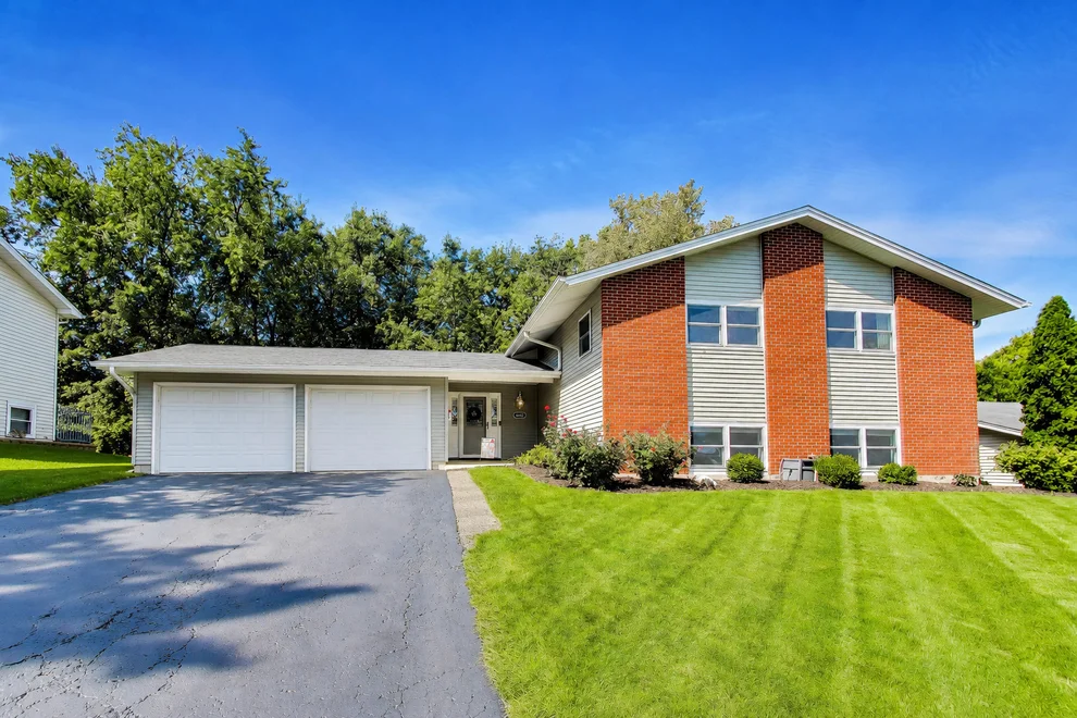 Unit for sale at 6402 Bradley Drive, Woodridge, IL 60517