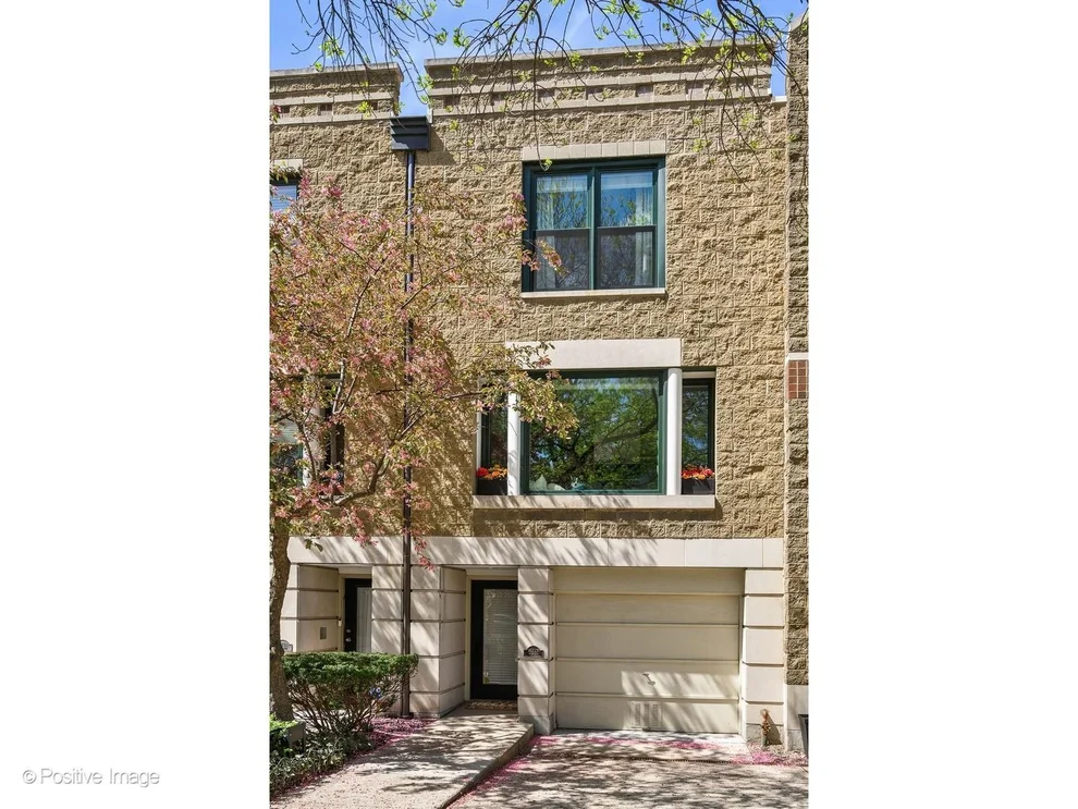 Unit for sale at 1622 N Mohawk Street, Chicago, IL 60614