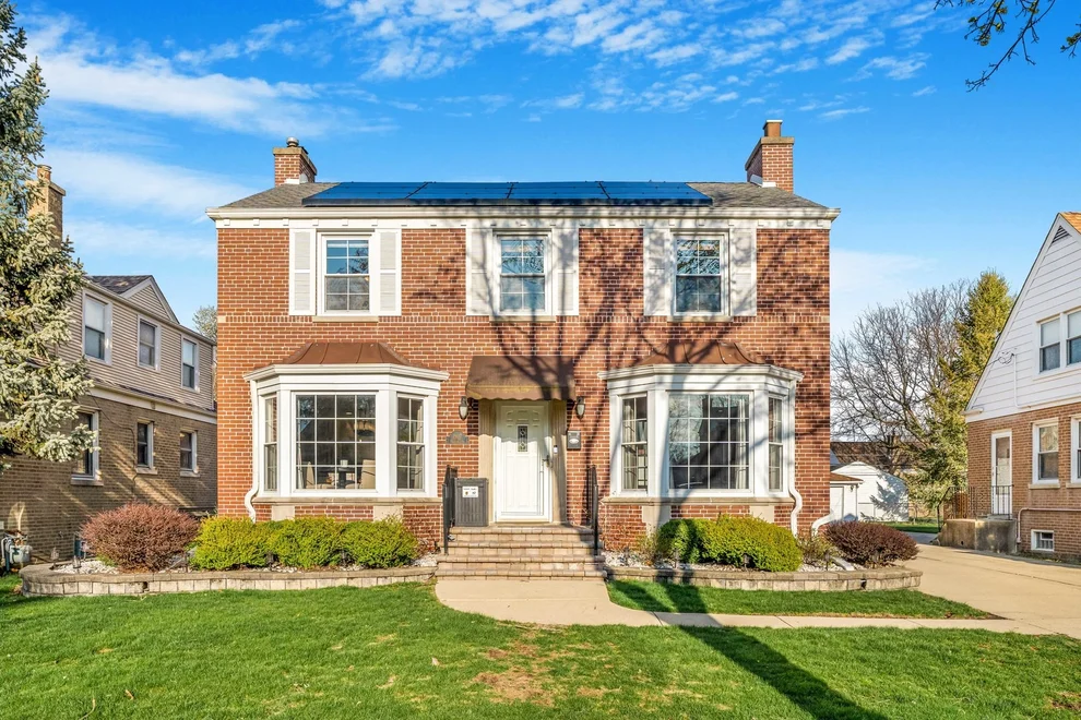 Unit for sale at 1907 Portsmouth Avenue, Westchester, IL 60154