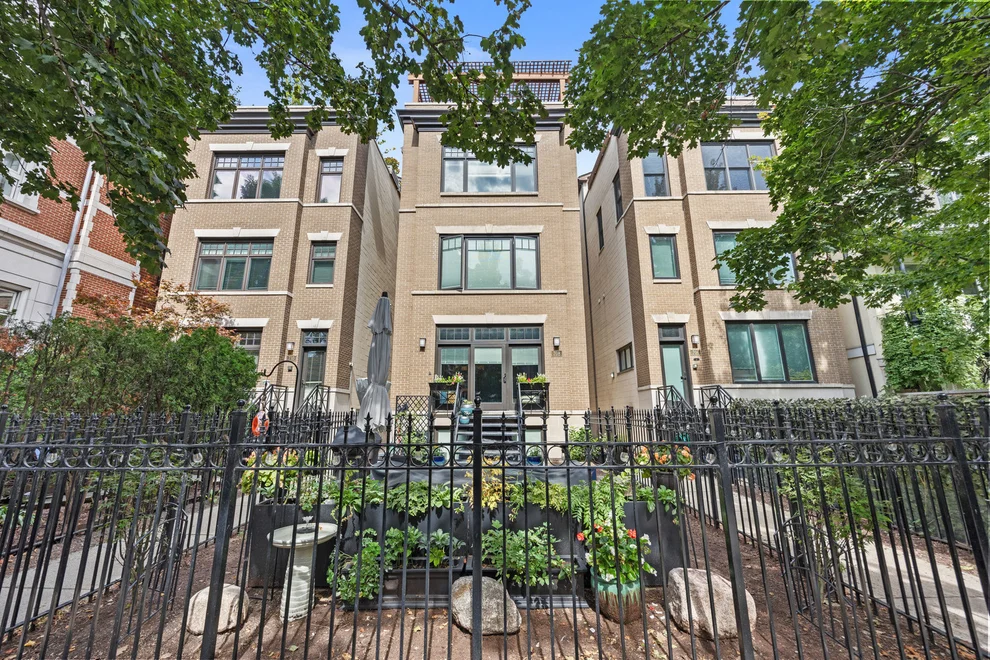 Unit for sale at 708 W Schubert Avenue, Chicago, IL 60614