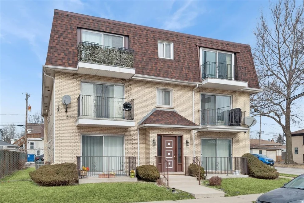 Unit for sale at 6534 W Montrose Avenue, Harwood Heights, IL 60706
