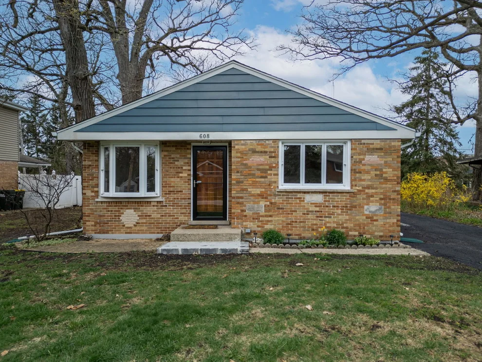 Unit for sale at 608 Spring Street, Roselle, IL 60172