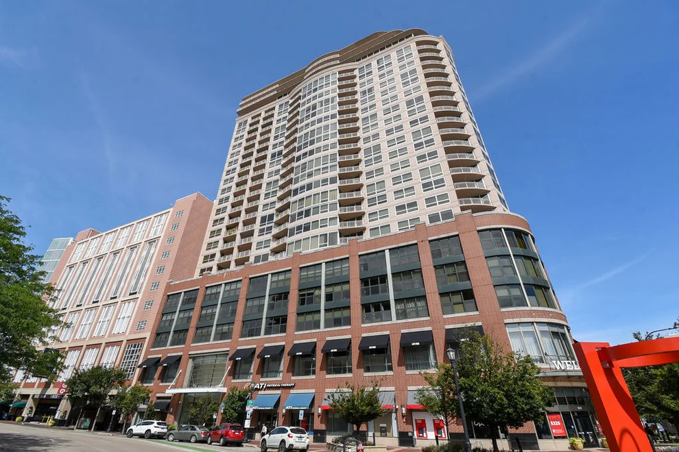 Unit for sale at 807 DAVIS Street, Evanston, IL 60201