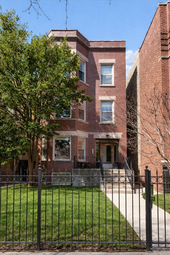 Unit for sale at 4950 N WINCHESTER Avenue, Chicago, IL 60640