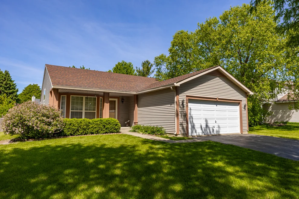 Unit for sale at 205 Woodlet Lane, Bolingbrook, IL 60490