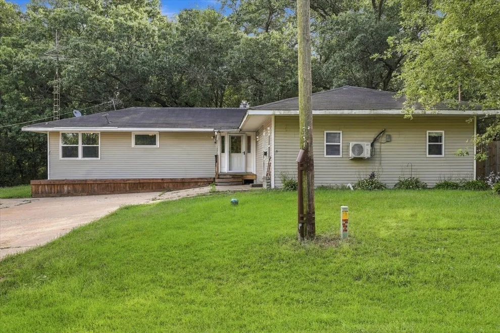 Unit for sale at 1572 Winnetka Street, Dixon, IL 61021
