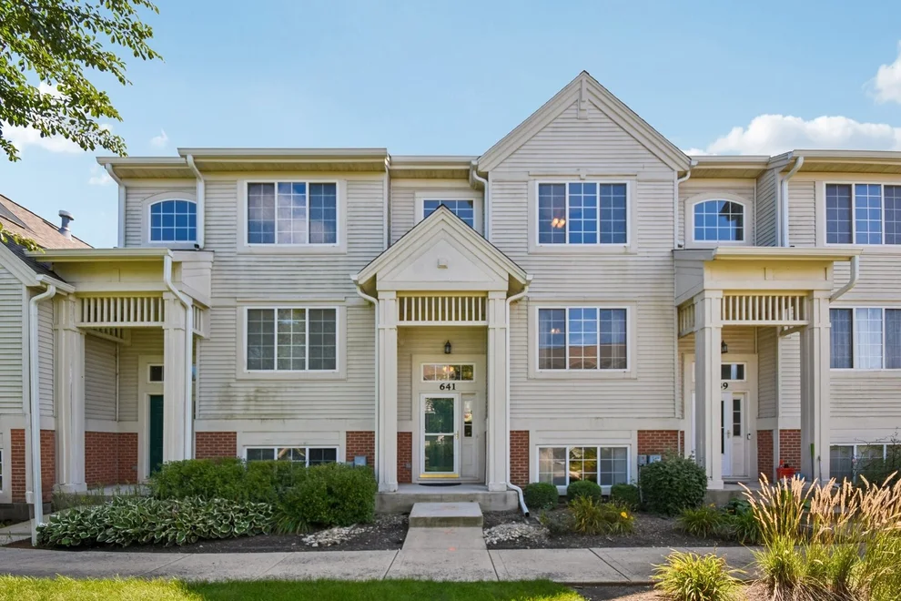 Unit for sale at 641 S Rosehall Lane, Round Lake, IL 60073