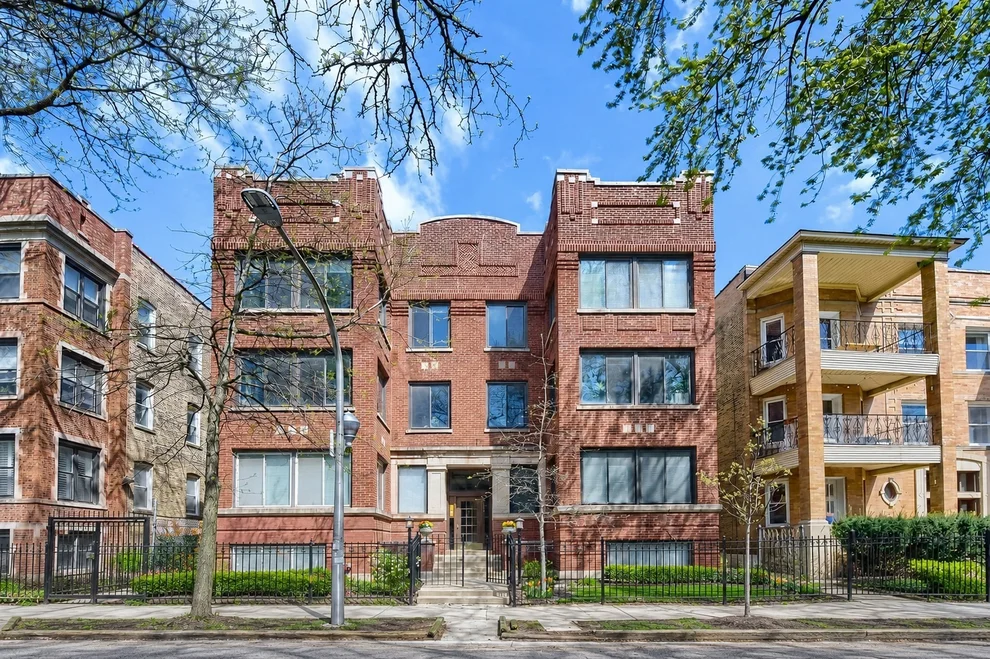 Unit for sale at 942 W Belle Plaine Avenue, Chicago, IL 60613