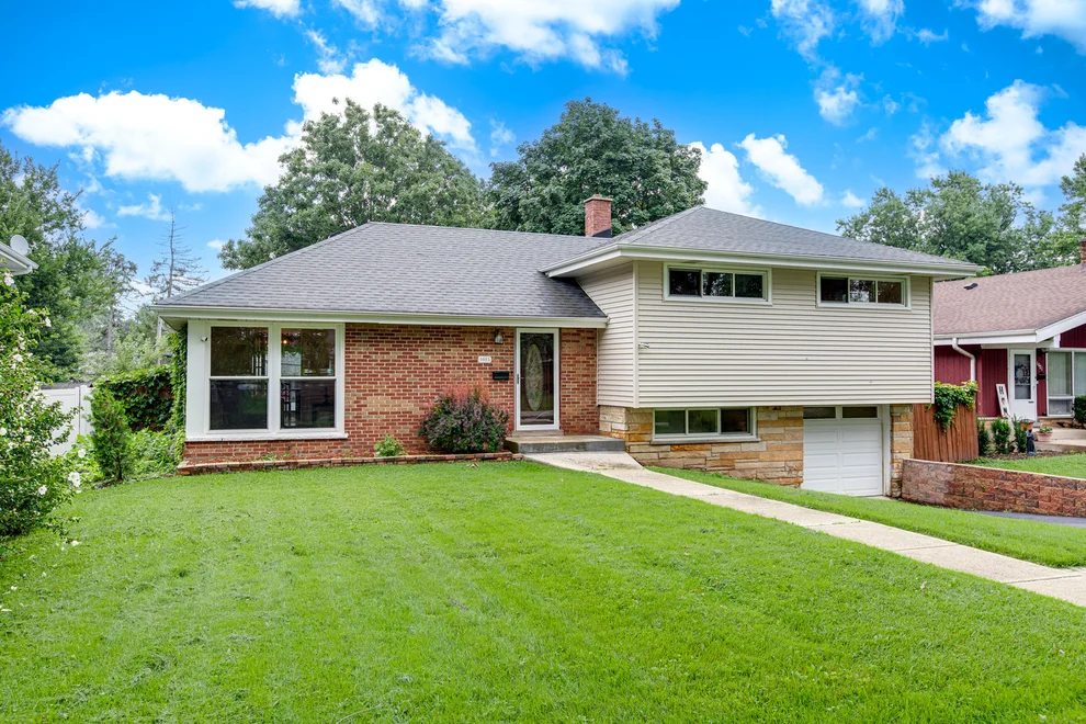 Unit for sale at 1015 Leslie Lane, Villa Park, IL 60181