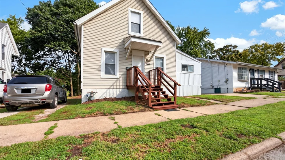 Unit for sale at 1205 W Taylor Street, Bloomington, IL 61701