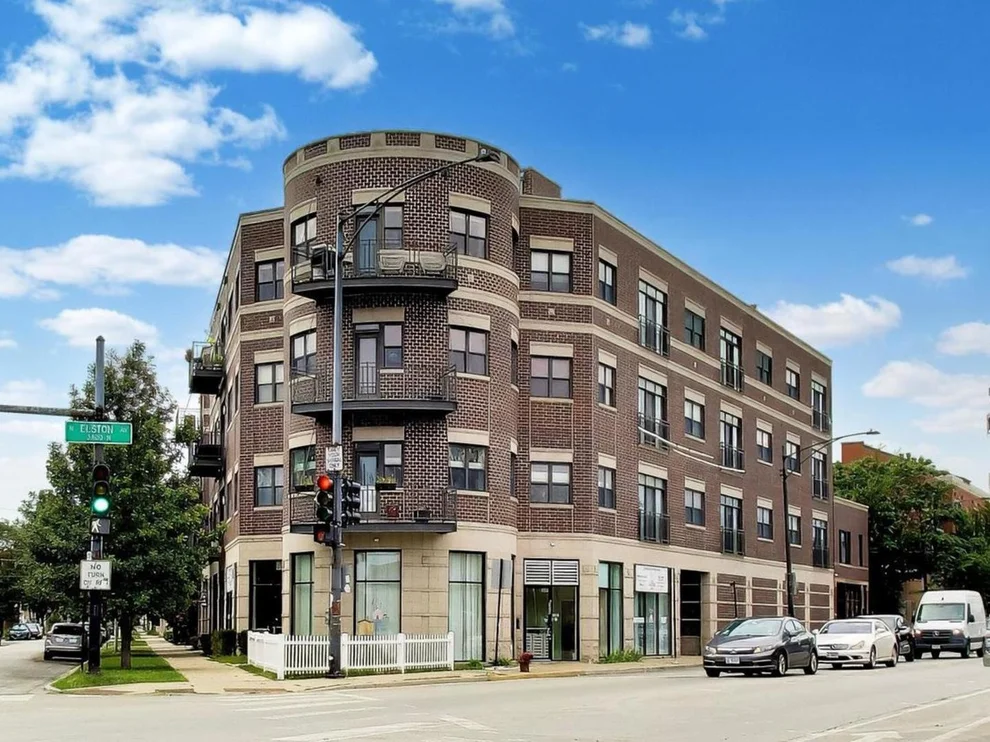 Unit for sale at 3028 W ROSCOE Street, Chicago, IL 60618