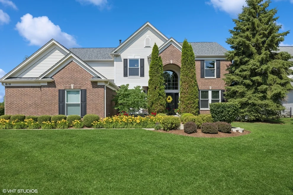 Unit for sale at 610 Woods Creek Lane, Algonquin, IL 60102