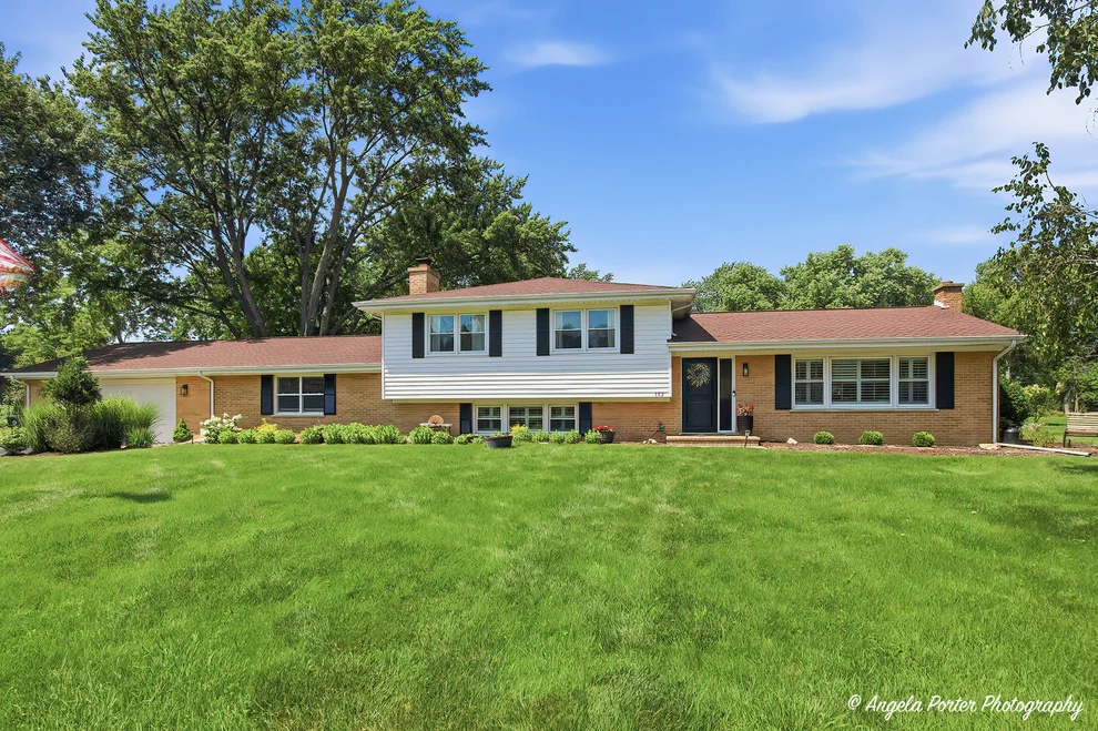 Unit for sale at 152 Foxwood Lane, Barrington, IL 60010