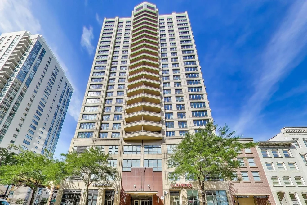 Unit for sale at 200 N Jefferson Street, Chicago, IL 60661