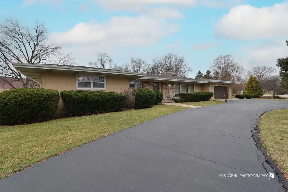 Unit for sale at 20W371 Diversey Avenue, Addison, IL 60101