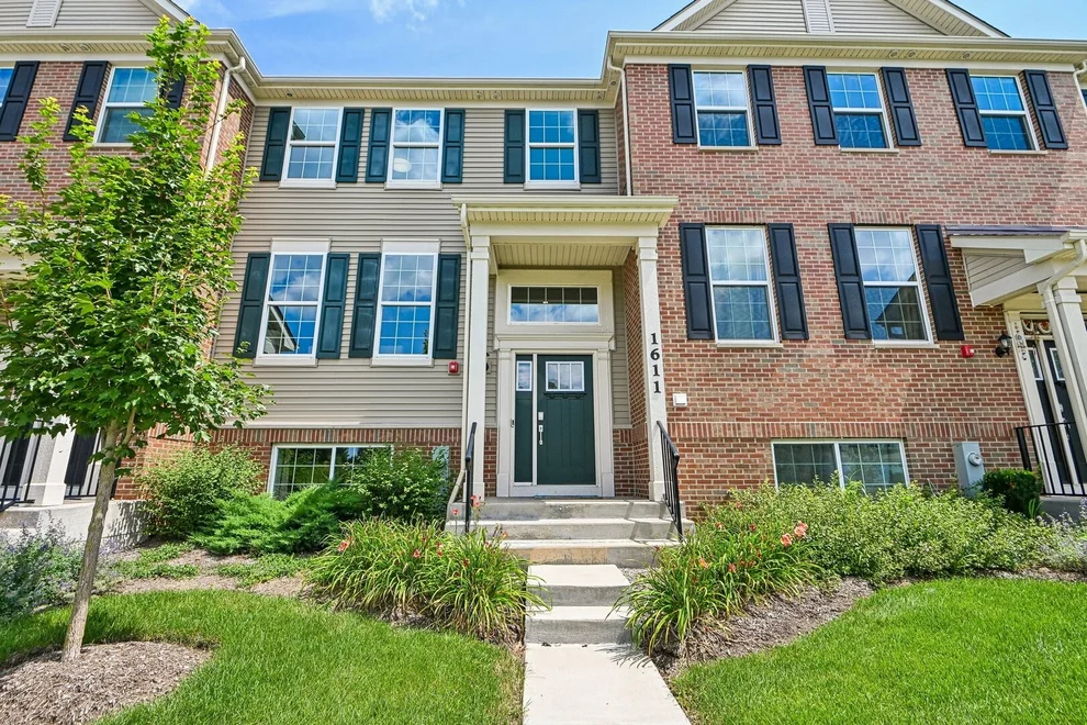 Unit for sale at 1611 Bentz Way, Batavia, IL 60510