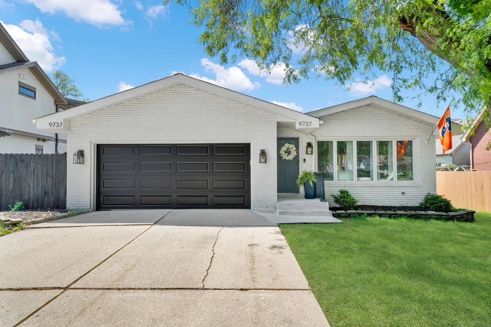 Unit for sale at 9737 W 57TH Street, Countryside, IL 60525