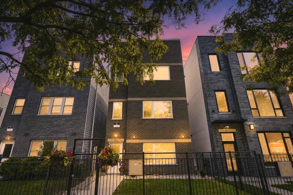 Unit for sale at 4053 S Prairie Avenue, Chicago, IL 60653