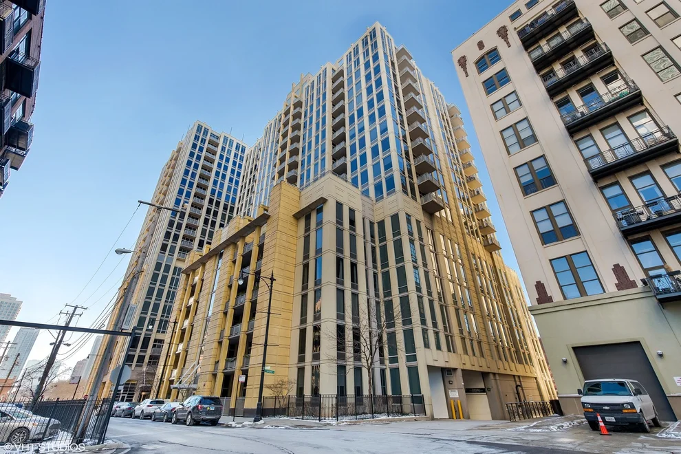 Unit for sale at 720 N LARRABEE Street, Chicago, IL 60654