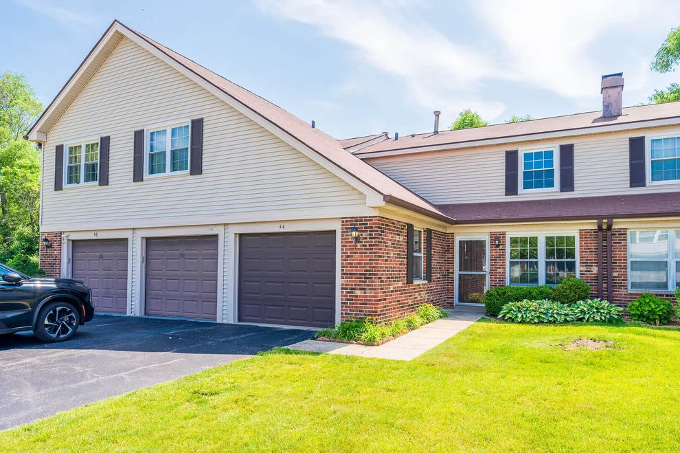 Unit for sale at 44 Willow Circle, Cary, IL 60013