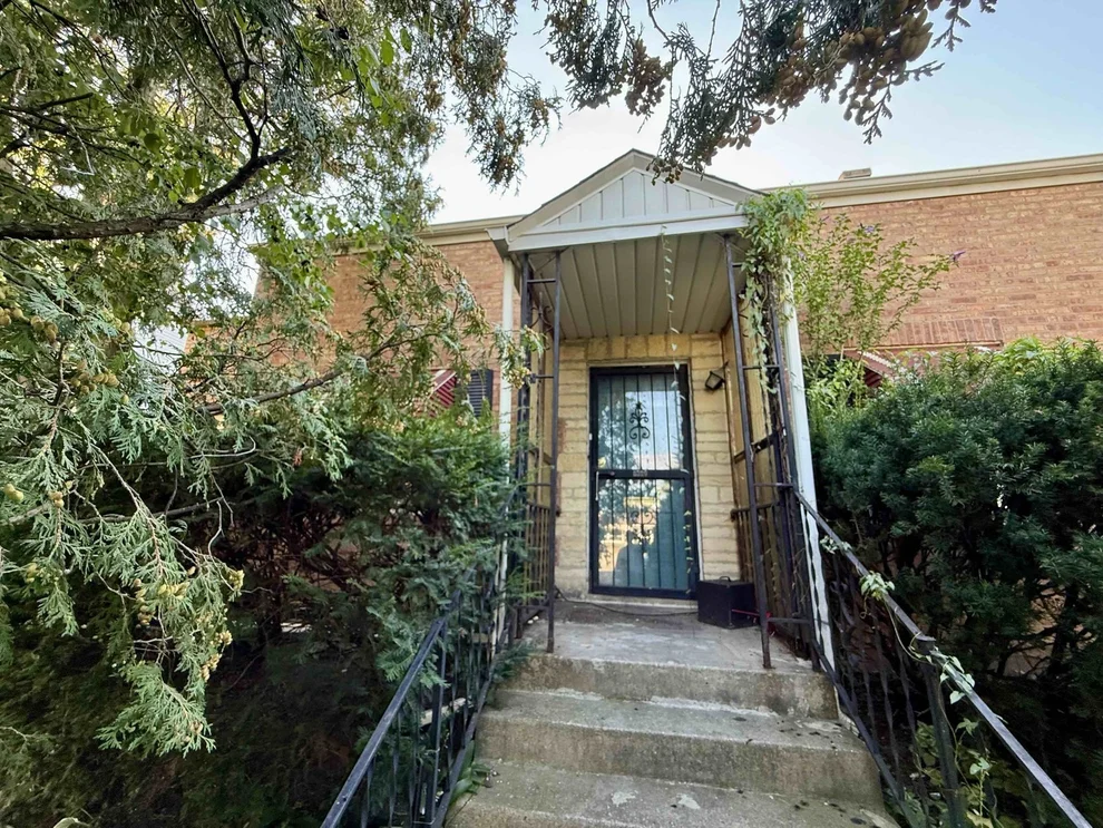 Unit for sale at 8830 Sayre Avenue, Morton Grove, IL 60053