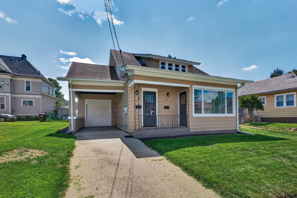 Unit for sale at 110 W 3rd Street, Belvidere, IL 61008