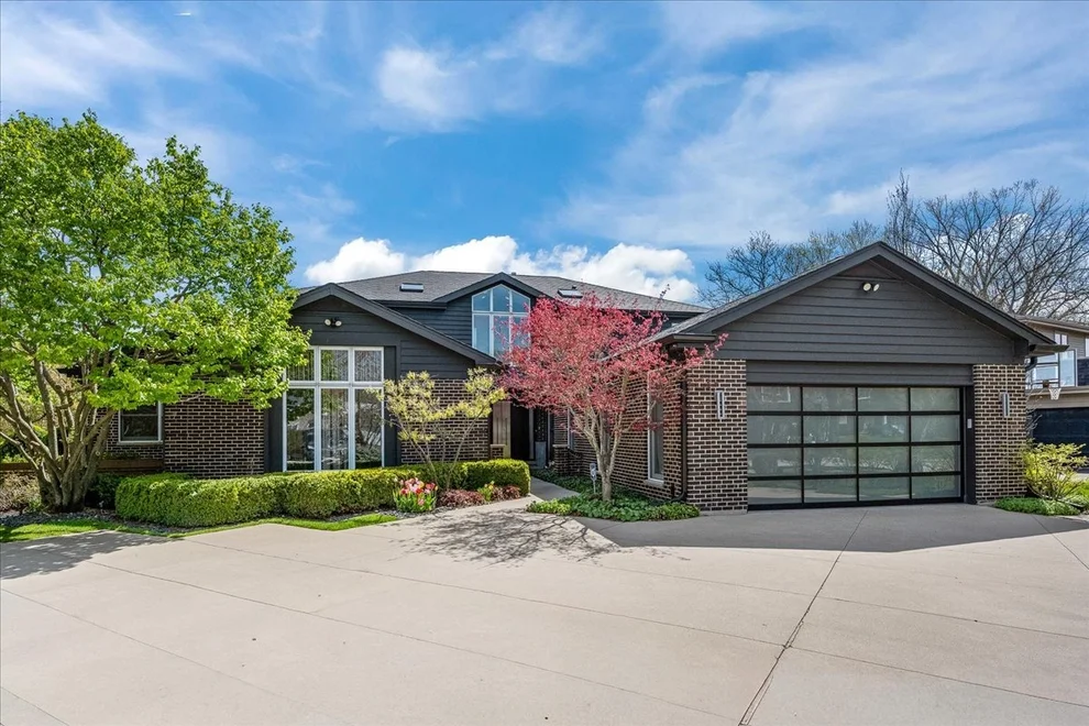 Unit for sale at 1755 Overland Trail, Deerfield, IL 60015