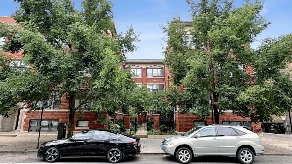 Unit for sale at 1915 W Montrose Avenue, Chicago, IL 60613