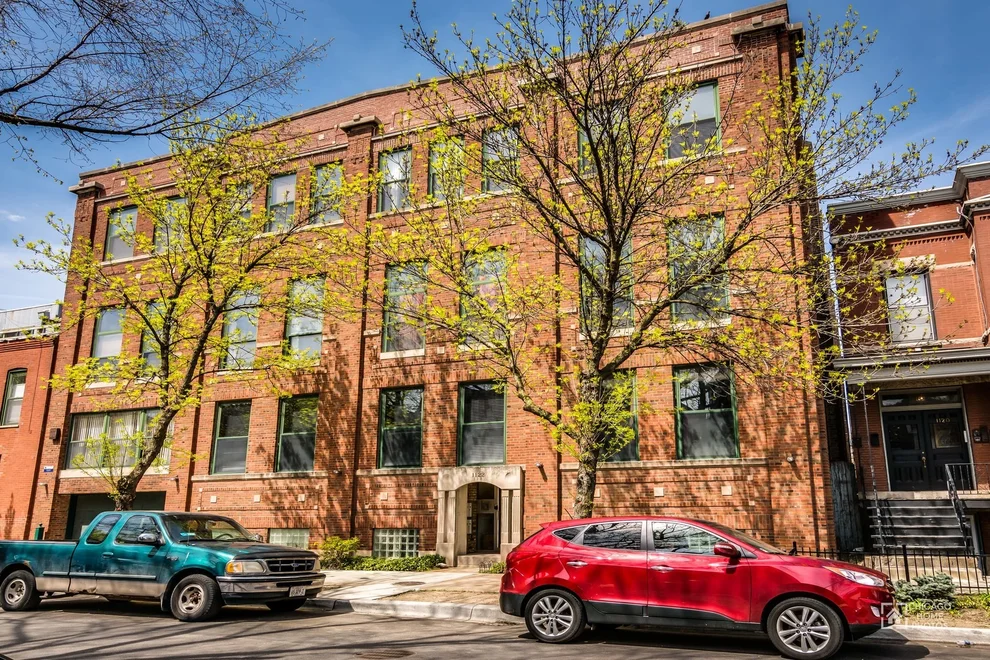 Unit for sale at 1122 W Newport Avenue, Chicago, IL 60657