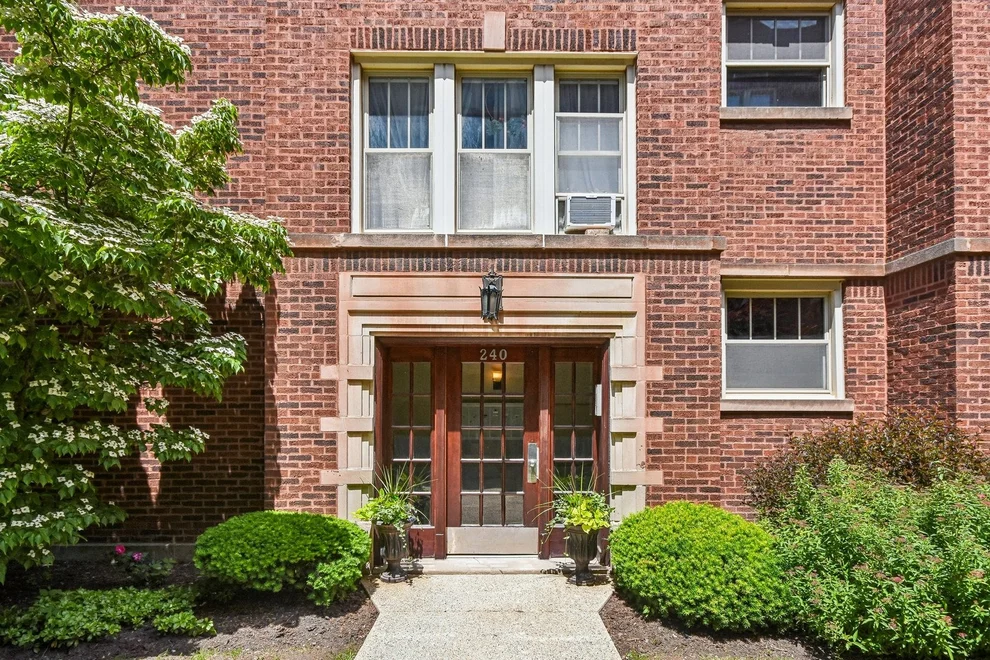 Unit for sale at 240 S Maple Avenue, Oak Park, IL 60302