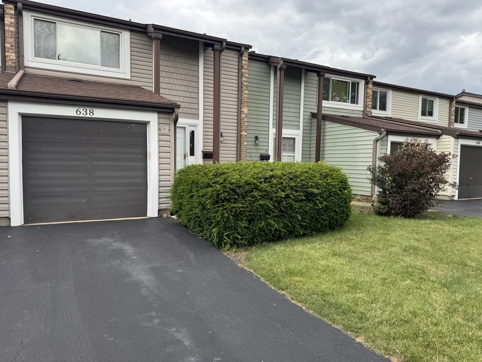 Unit for sale at 638 Lakeside Circle Drive, Wheeling, IL 60090