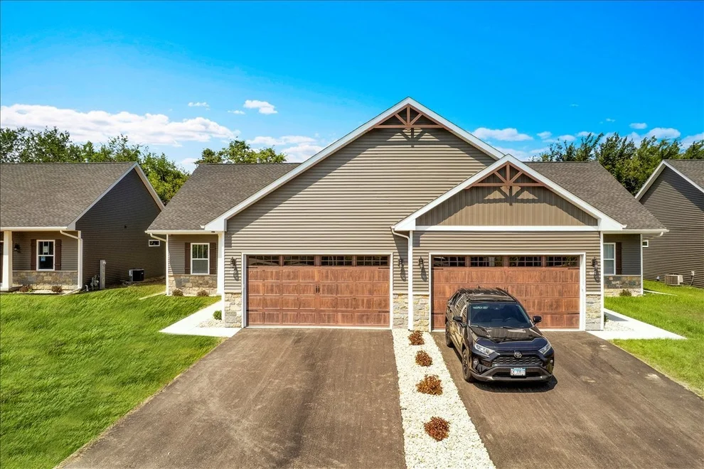Unit for sale at 609 Anjali Court, Sycamore, IL 60178