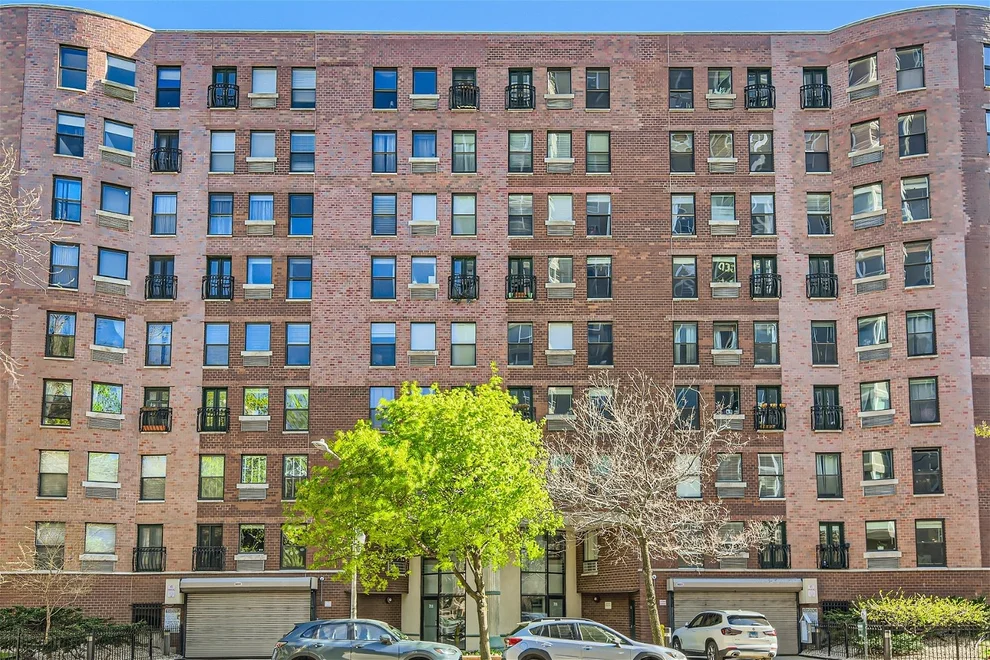 Unit for sale at 711 W Gordon Terrace, Chicago, IL 60613