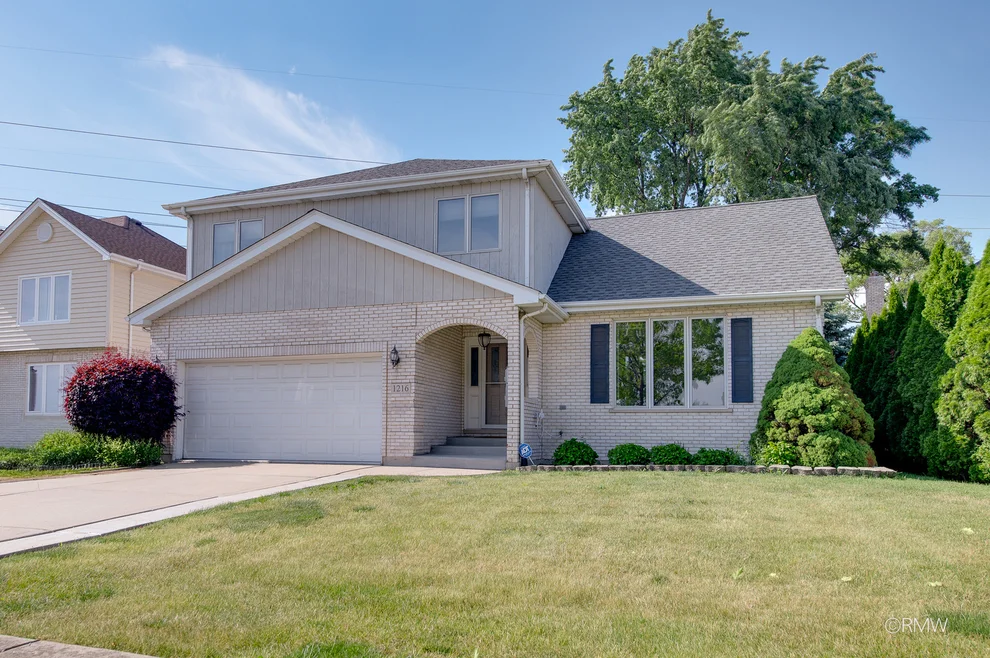 Unit for sale at 1216 W Grove Street, Addison, IL 60101