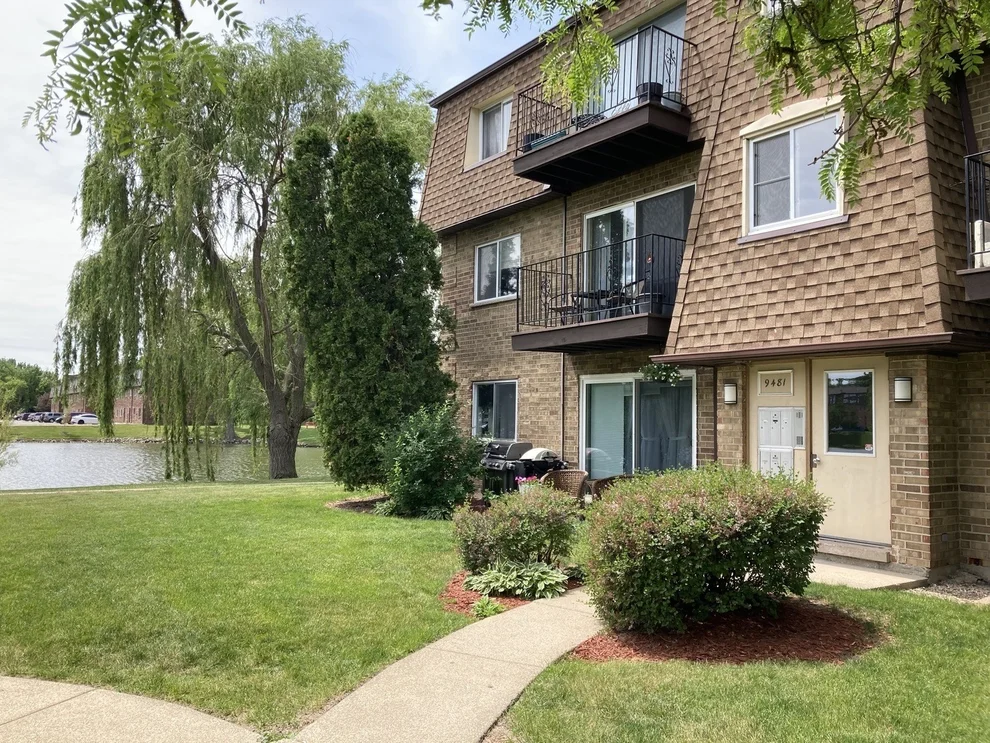 Unit for sale at 9481 BAY COLONY Drive, Des Plaines, IL 60016