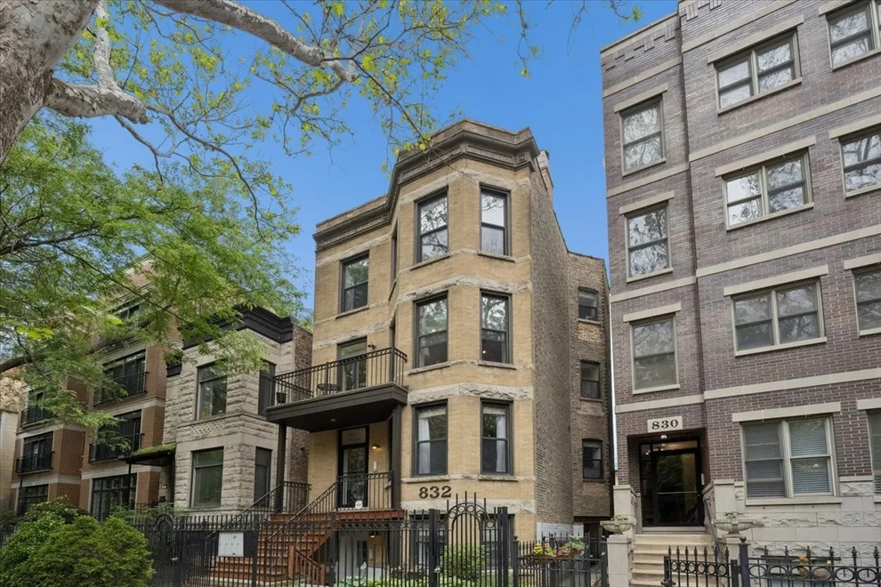 Unit for sale at 832 W Roscoe Street, Chicago, IL 60657