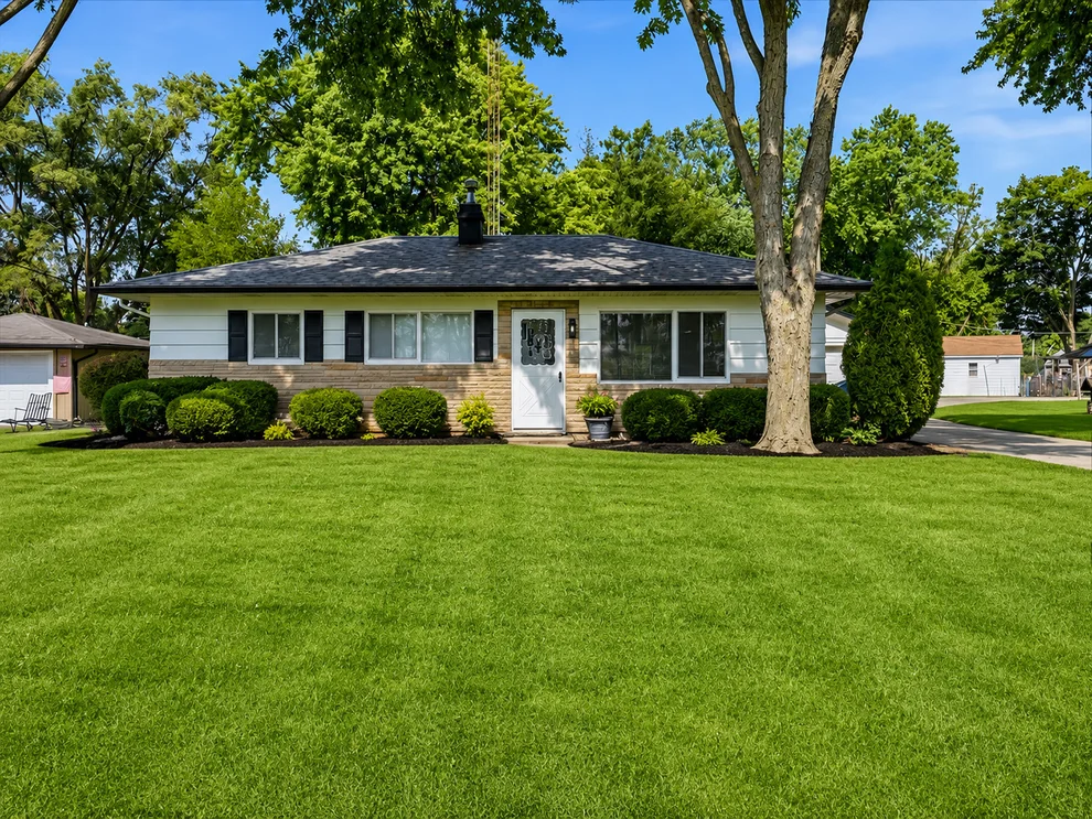 Unit for sale at 1203 N Chapel Hill Road, McHenry, IL 60051