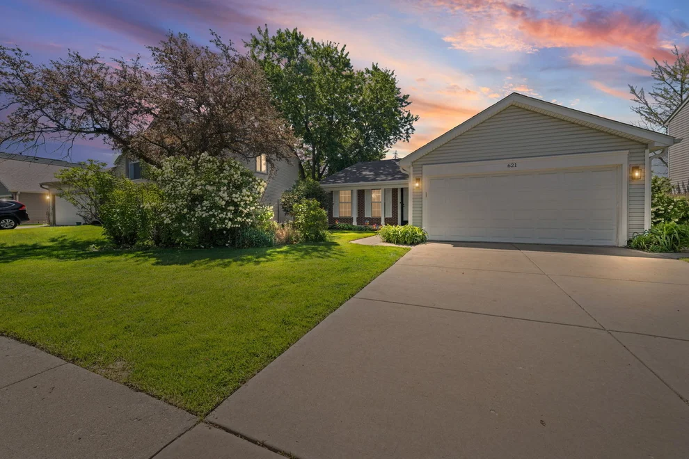 Unit for sale at 621 Cutter Lane, Elk Grove Village, IL 60007