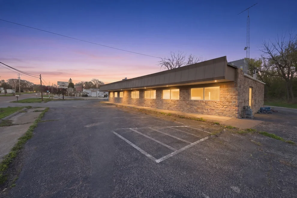 Unit for sale at 682 Park Avenue, Genoa, IL 60135