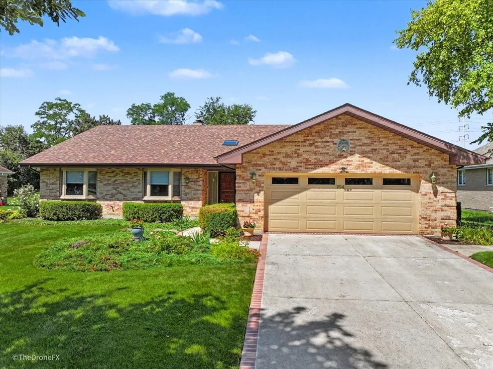 Unit for sale at 254 Wood Glen Lane, Oak Brook, IL 60523