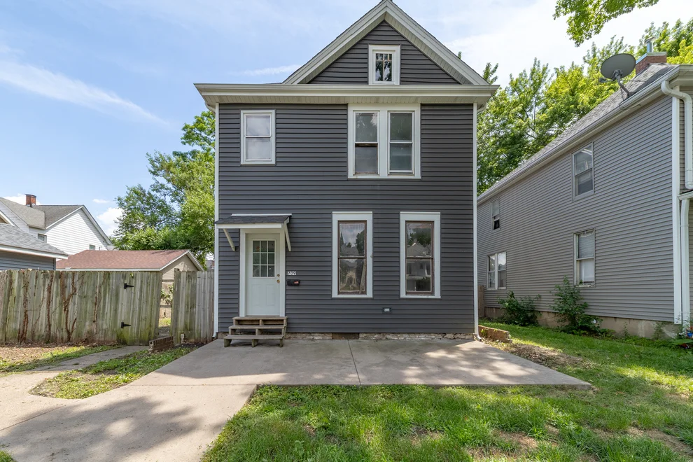 Unit for sale at 709 W 16th Street, Davenport, IA 52804