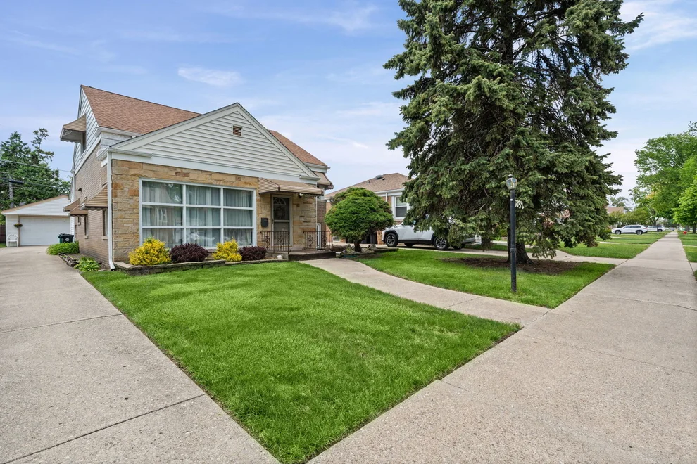 Unit for sale at 1852 Suffolk Avenue, Westchester, IL 60154